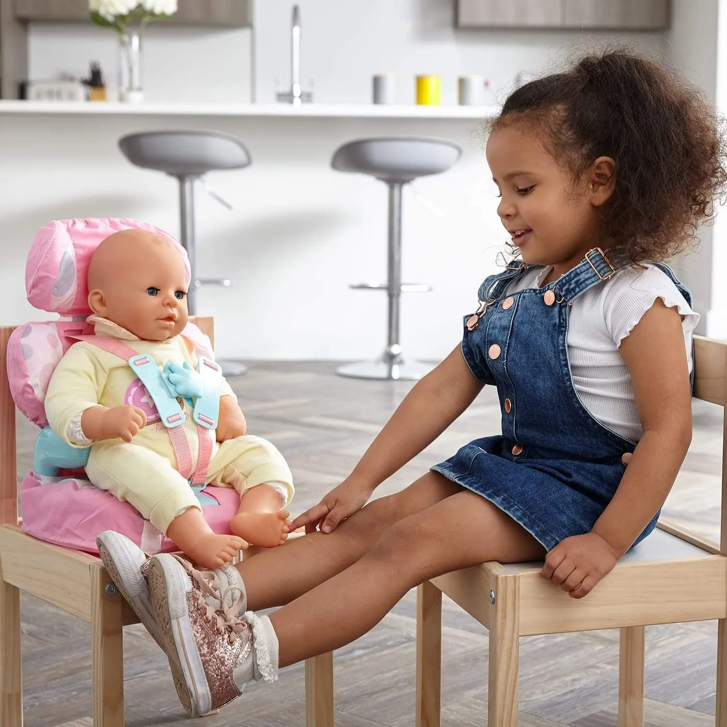 Casdon 710 Baby Huggles Dolls Car Booster Seat