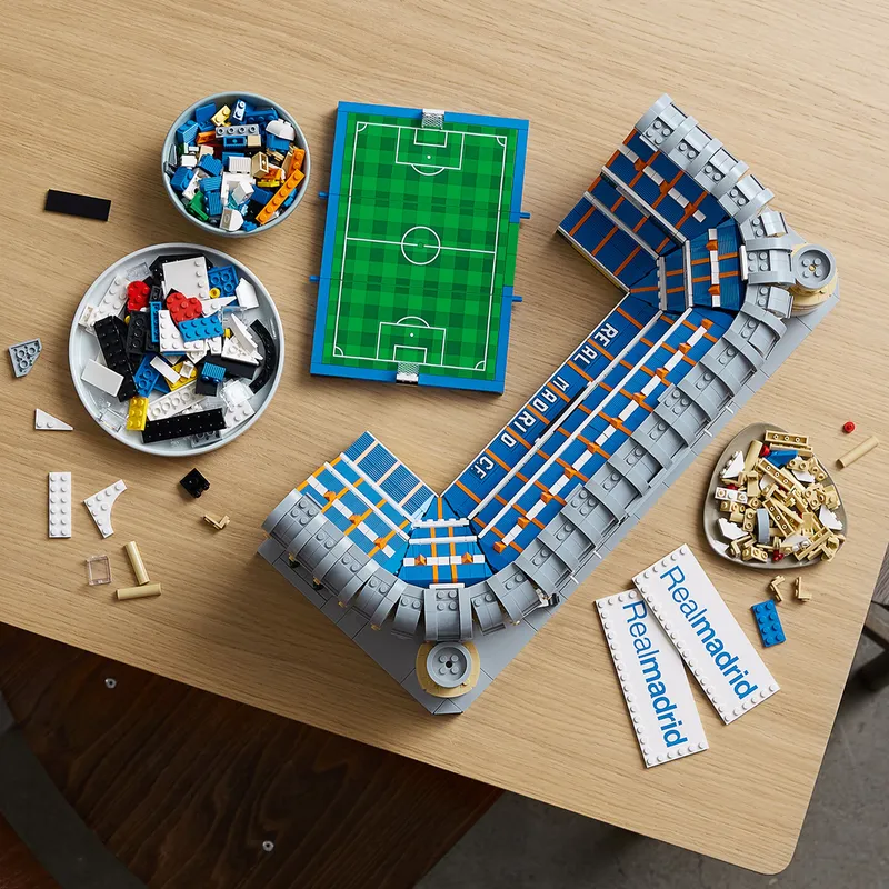 LEGO 10299 LEGO Icons Real Madrid  Santiago Bernabeu Stadium
