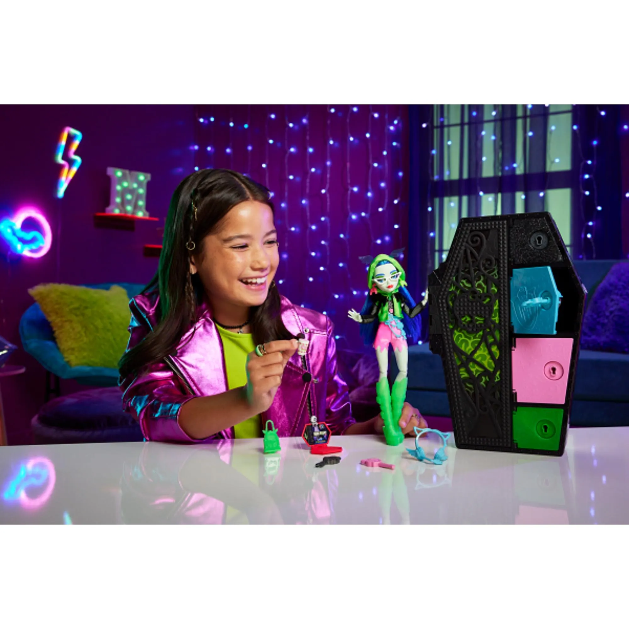 Monster High Skulltimate Secrets Neon Frights Doll - Ghoulia