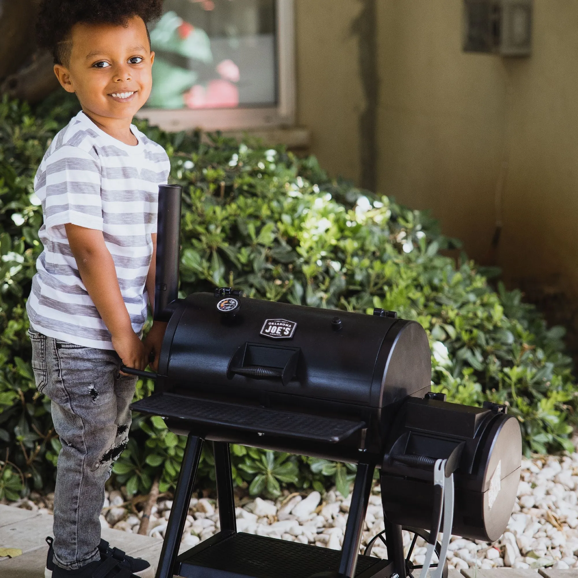 Oklahoma Joe's Highland Junior Battery Operated Smoker Set
