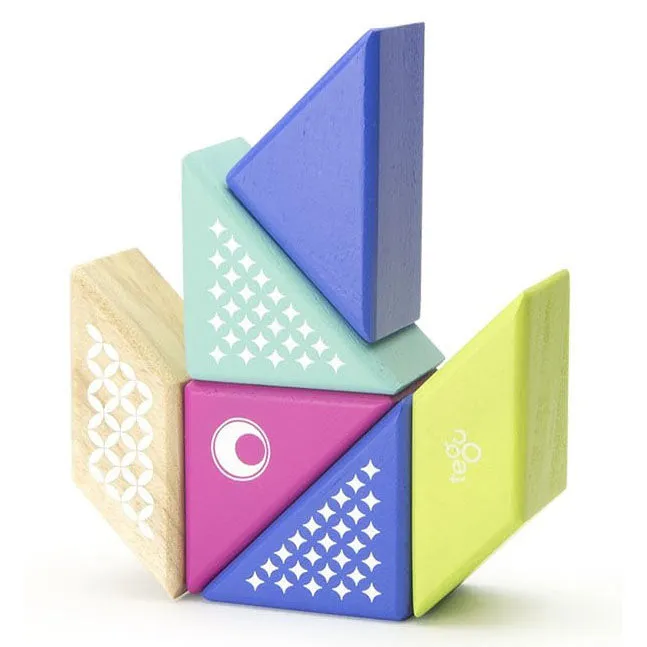 Tegu Travel Pal Hummingbird Magnetic Wooden Blocks