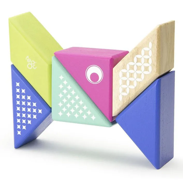 Tegu Travel Pal Hummingbird Magnetic Wooden Blocks